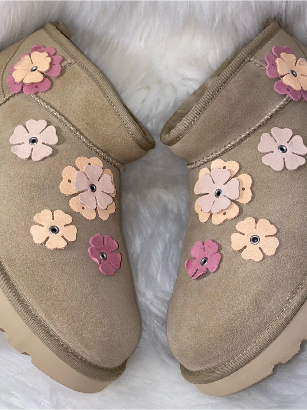 UGG Boots woman size 10 Floral Woman classic ultra mini fleur 
Mustard Seed - Picture 11 of 15